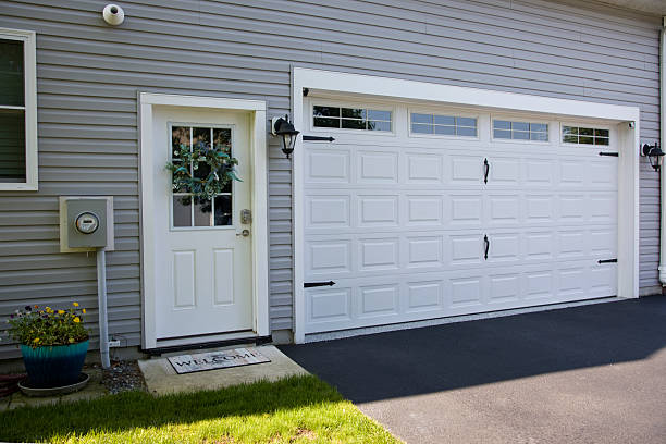24/7 Emergency Garage Door Panel Replacement experts in Lewis County County, TN